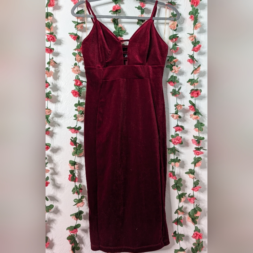 Haute Monde Burgundy Velvet Midi Dress